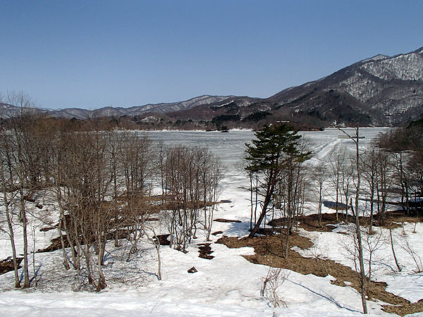 凍結した小野川湖